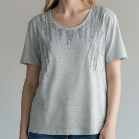 Cloudveil Tops - Cloudveil Light Gray Short Sleeve Tee with Feather Design 4346